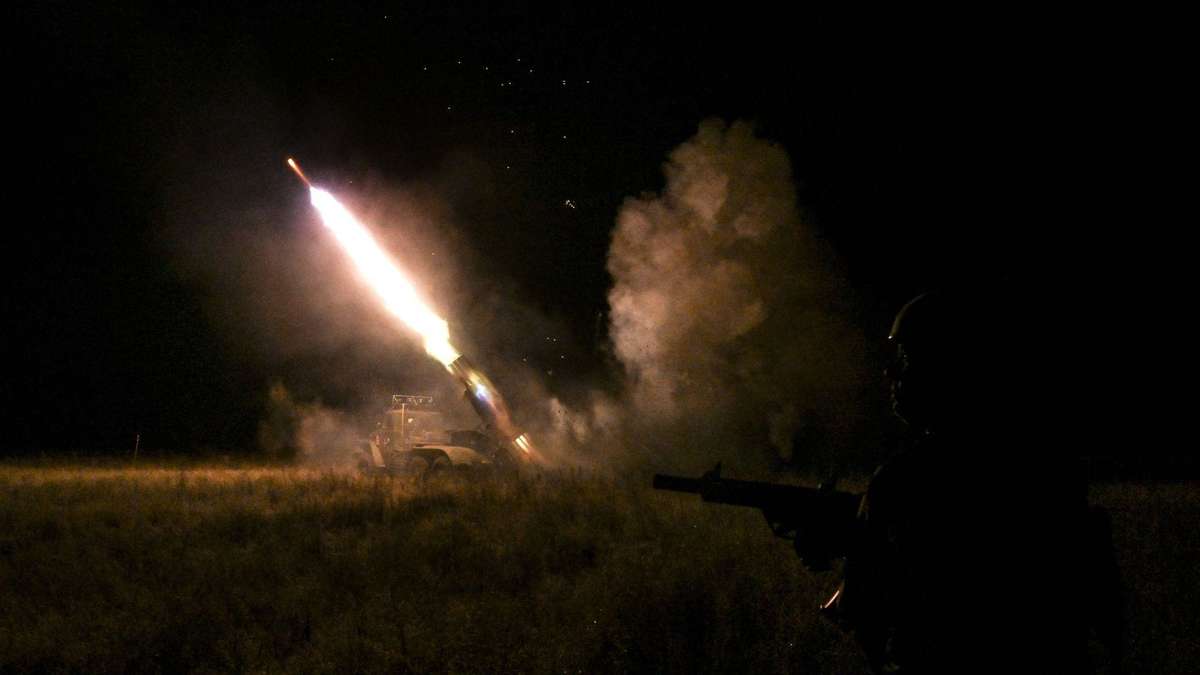 Ukraine: Russische Angriffe auf Lagerhallen und Gegenangriffe auf Rüstungsbetrieb