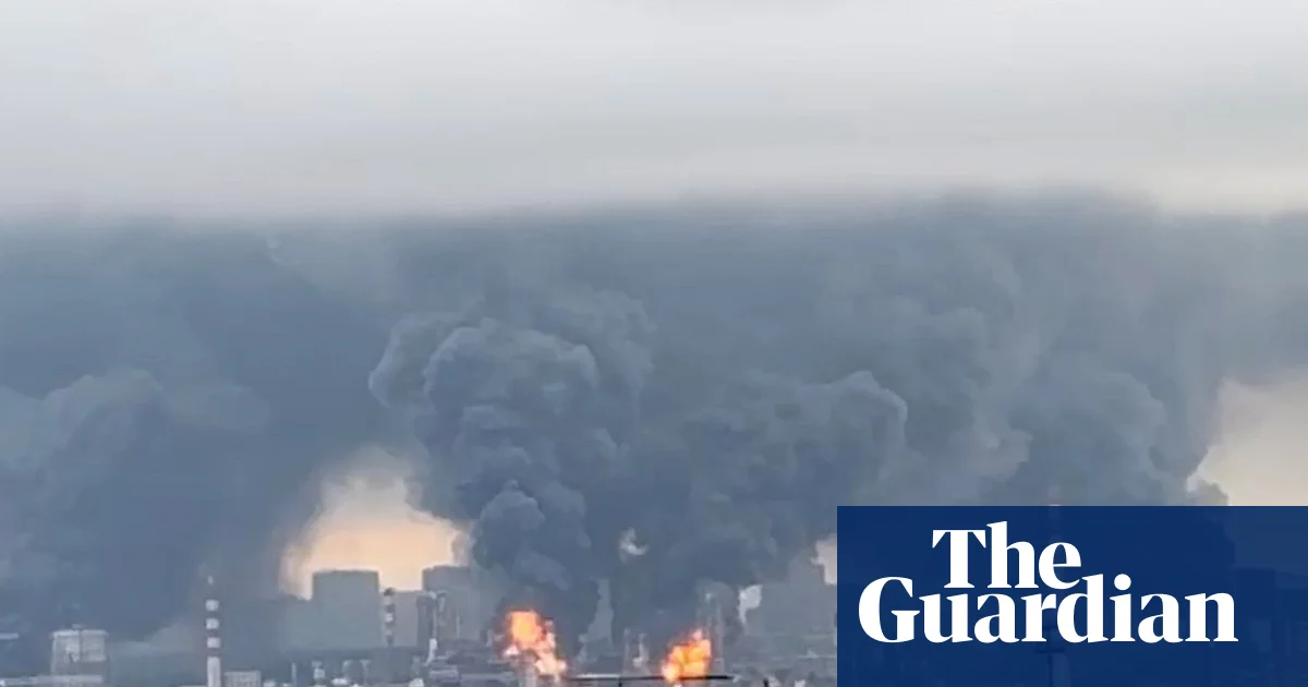 Ukrainian Drone Attack Targets Moscow Oil Refinery, Disrupts Flights
