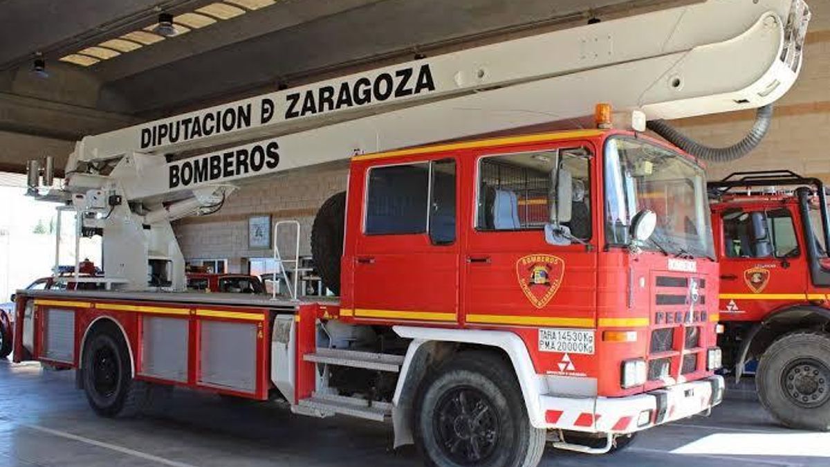 Un bombero y un trabajador fallecen en incendio de taller en Calatorao