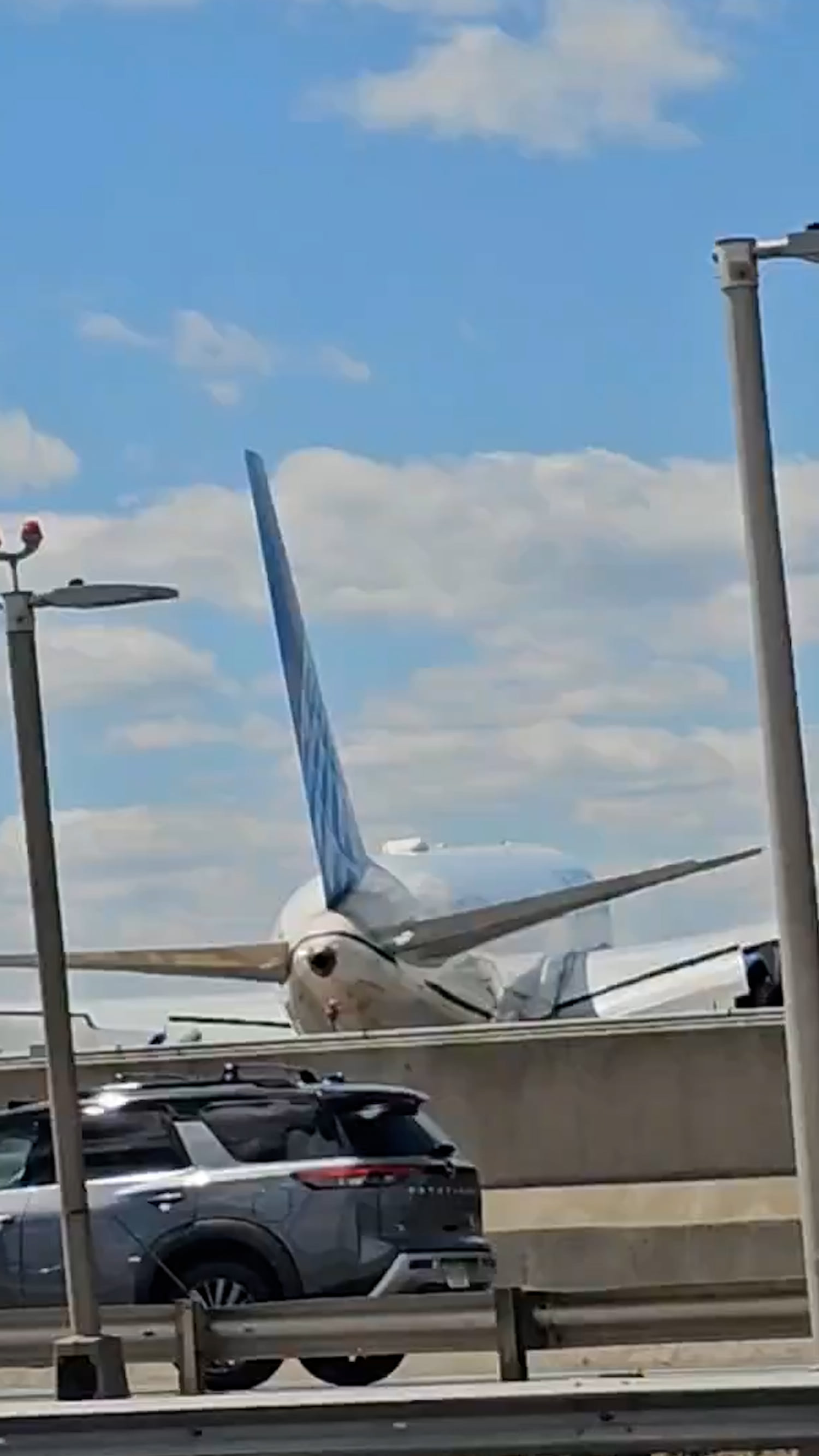 United Airlines Flight Strikes Light Pole During Landing at Newark Airport