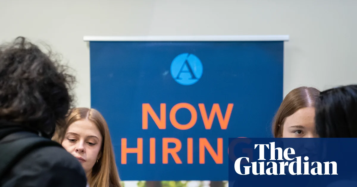 US Economy Lost 23,000 Jobs in July Amid Revised Growth Estimates