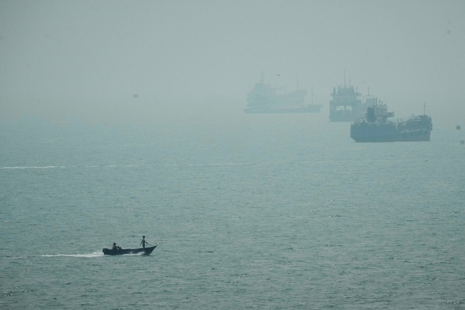 U.S. Military Strikes Iranian Oil Tankers Following Attacks on Navy Warship