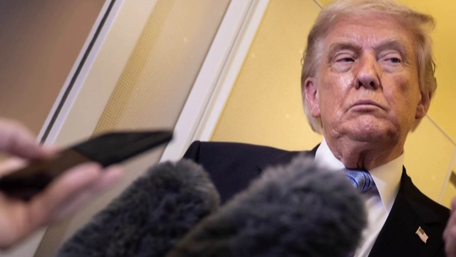 US Networks Suspend White House Pool Coverage After CNN Ban