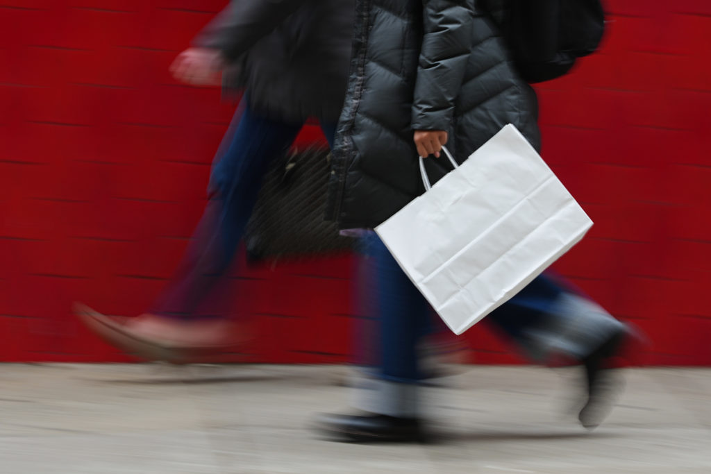 U.S. Retail Sales Unexpectedly Fall 0.6% in July