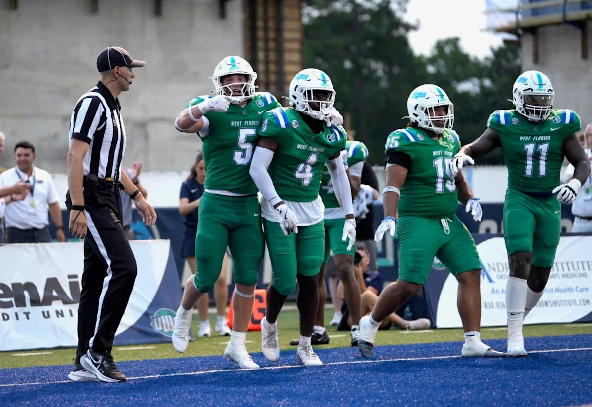 UWF Besiegt Nr. 16 Southern Illinois beim Debüt in Division I