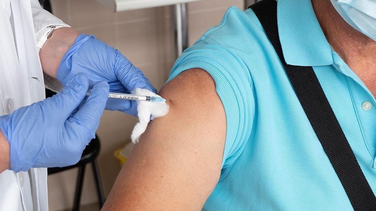 Vacuna personalizada contra el melanoma muestra resultados prometedores en ensayo de fase 3