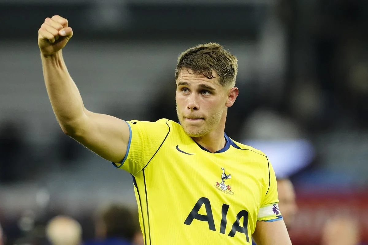 Van de Ven Signs New Long-Term Deal with Tottenham