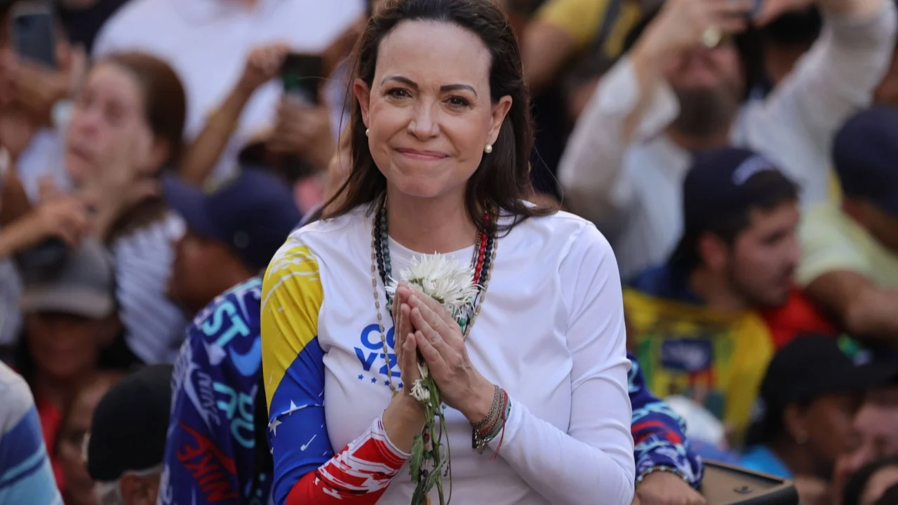 Venezuela Earthquake Response Becomes Political as Opposition Leader Seeks Return