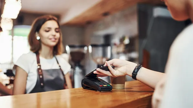 Verbraucherschützer warnen vor irreführenden Trinkgeld-Praktiken bei Kartenzahlung