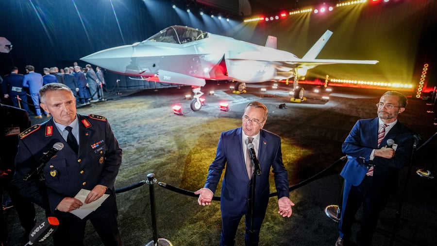 Verteidigungsminister Pistorius nimmt ersten F-35-Jet in Texas entgegen