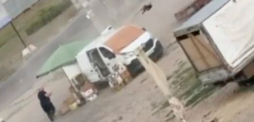 Video zeigt mutmaßlichen Drohnenangriff auf Gemüsehändler in Cherson