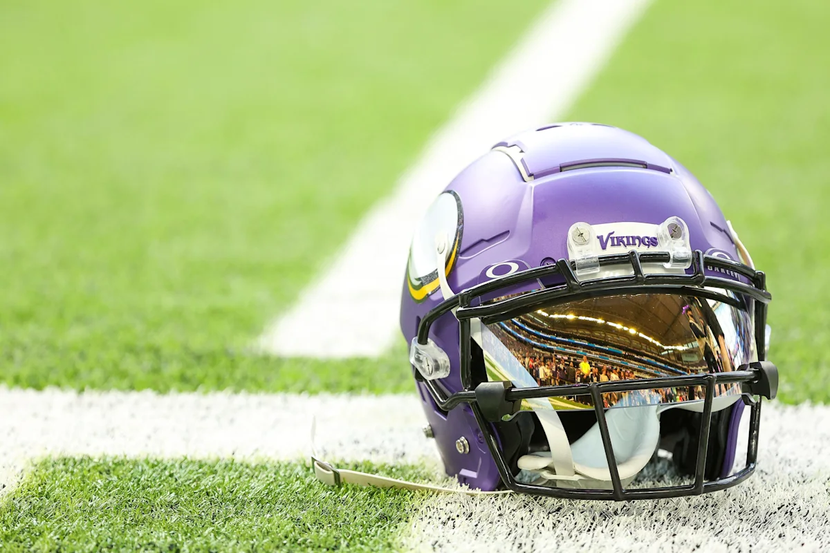 El safety de los Vikings, Jacob Thomas, sufre un esguince de tobillo