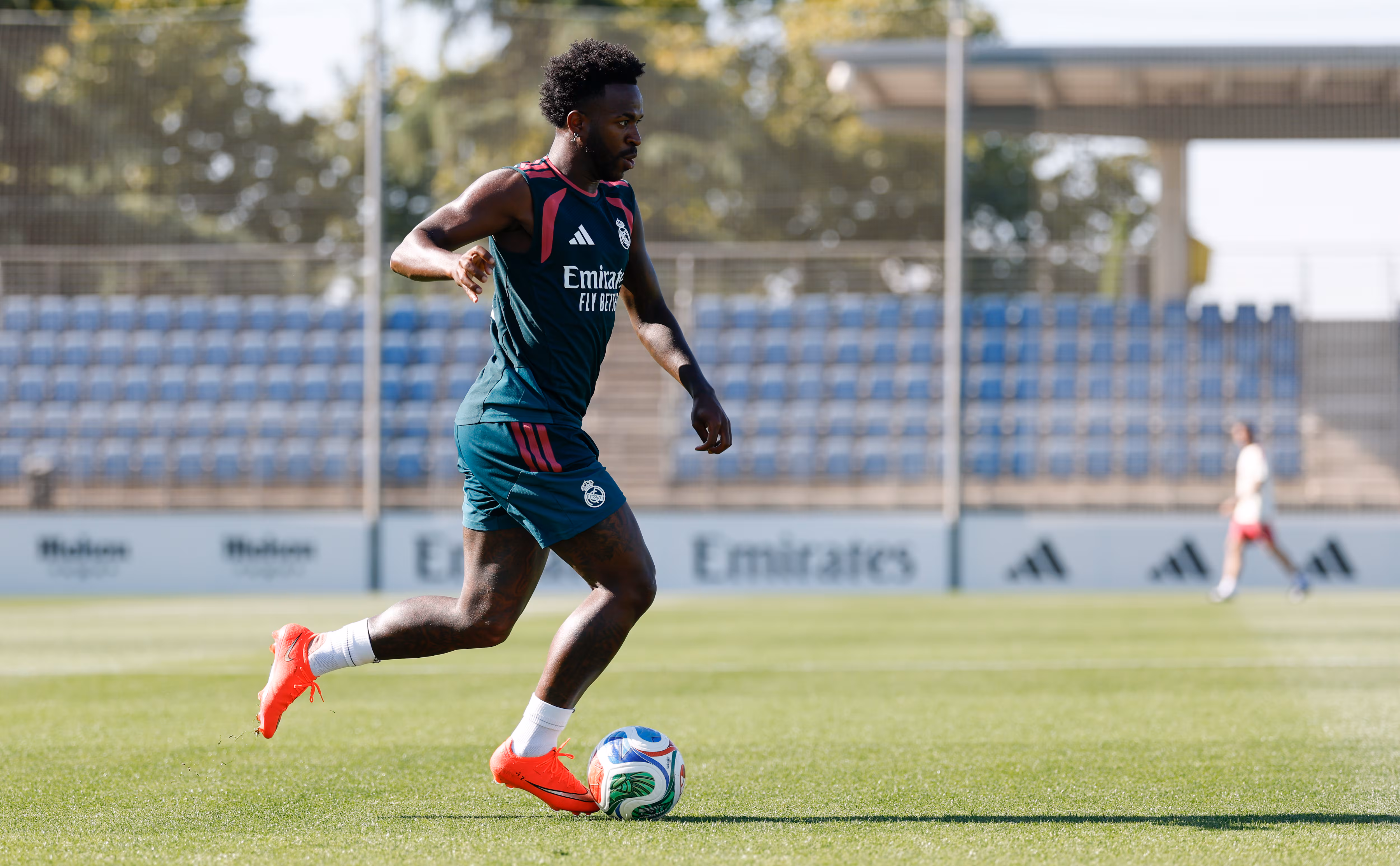 Vinicius Júnior renueva contrato con el Real Madrid hasta 2032