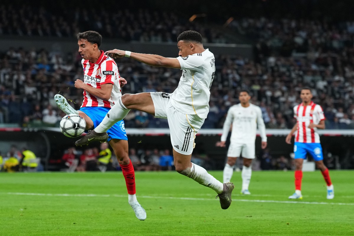 Vitor Reis Poised for Manchester City Role