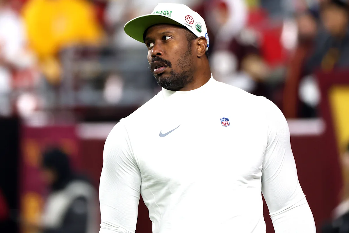 Von Miller Ficha con los Dallas Cowboys para su 15ª Temporada en la NFL