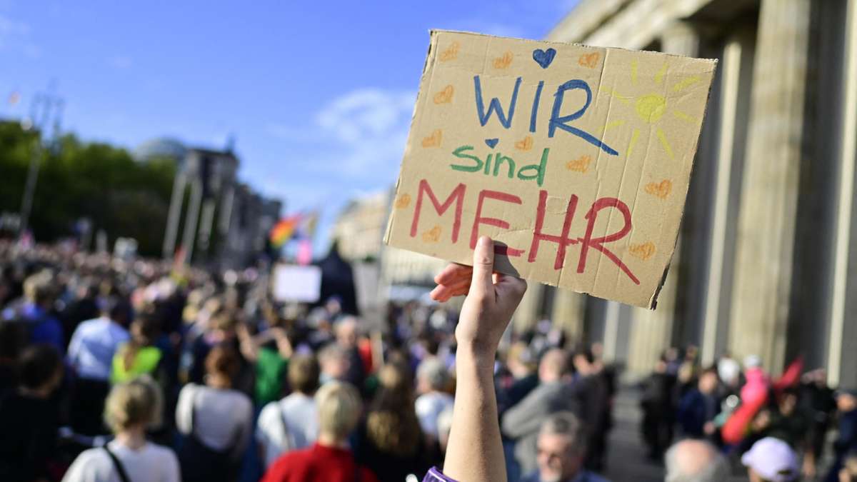 Wachsende politische Distanzierung migrantischer Wähler in Berlin und zunehmende Auswanderung von Deutschen nach Polen