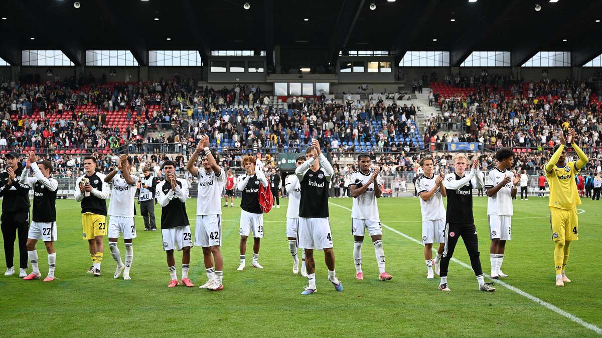 Waffenversteck in der Nähe von Berlin entdeckt, Eintracht Frankfurt erzielt hohen Sieg