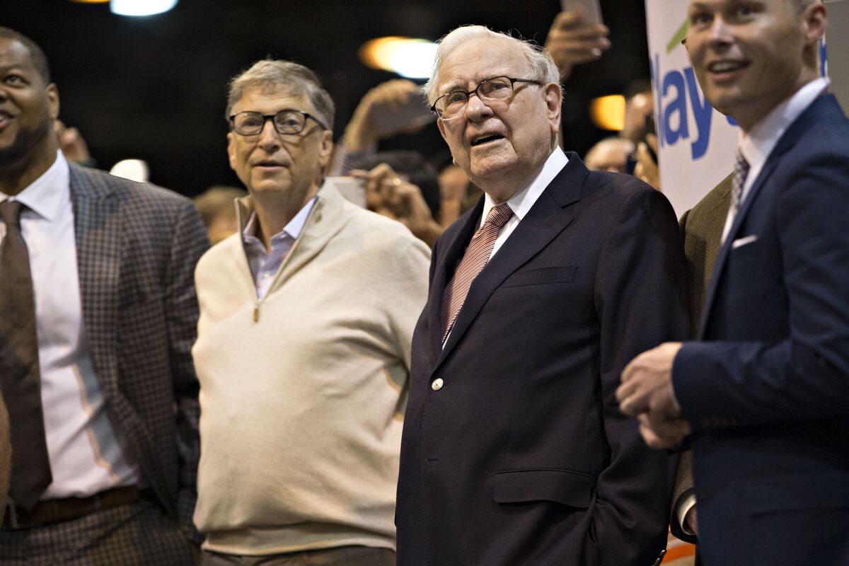 Warren Buffett Delays Midyear Donation to Gates Foundation Amid Review