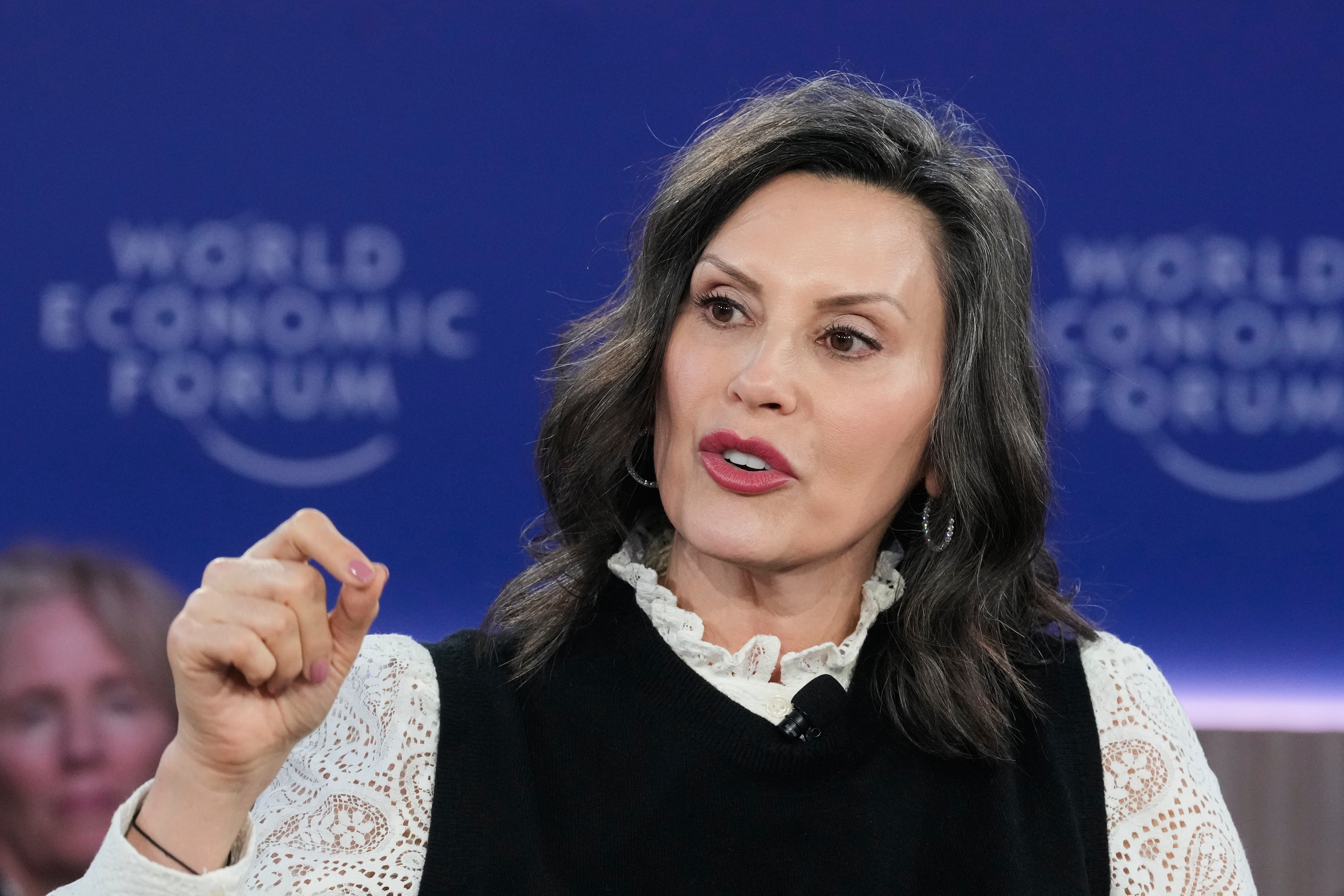 Whitmer respalda a Stevens en las primarias demócratas al Senado de Michigan