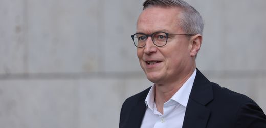 Wildberger plant KI-Umsätze zu besteuern, um Arbeitsmarkt-Umbau zu finanzieren