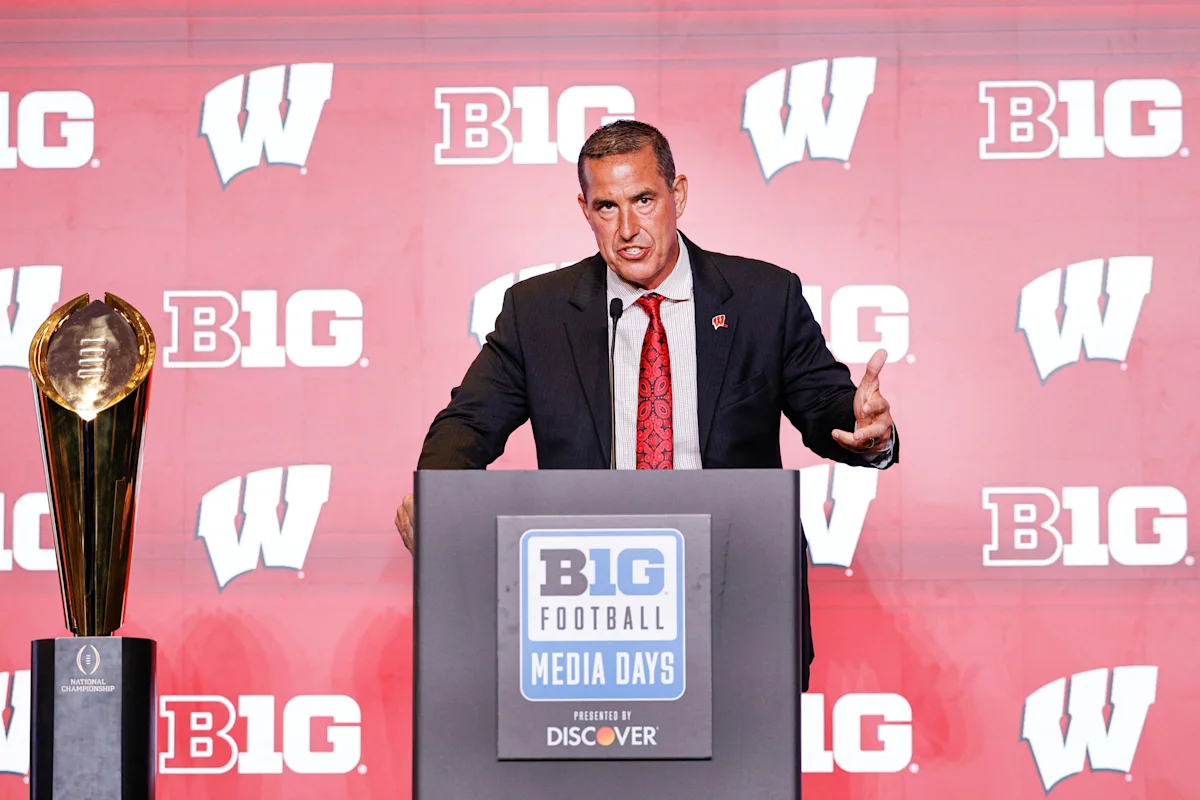 Wisconsin y Notre Dame compiten por el mejor tacle ofensivo