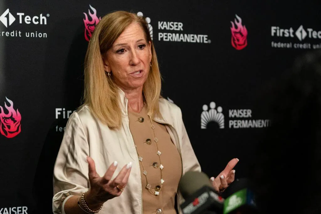 La Comisionada de la WNBA Aborda el Tema de las Atletas Transgénero