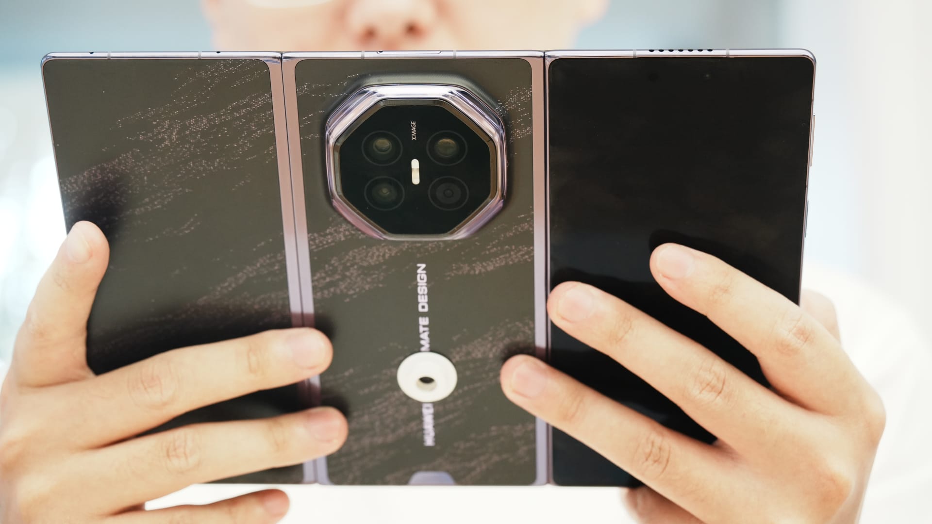 Xiaomi, Huawei Launch Foldable Phones Ahead of Apple’s Expected Reveal