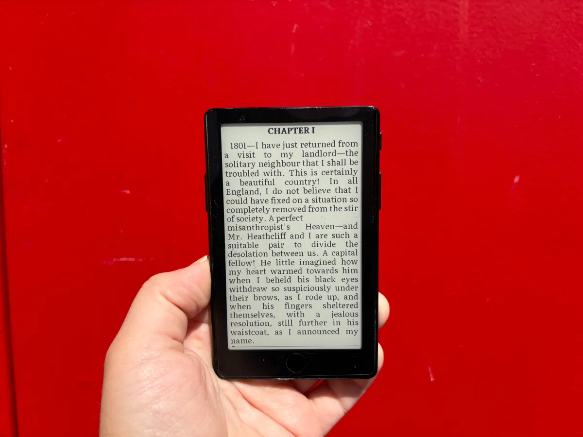 Xteink Launches X4 Pro E-Reader with Touchscreen and Front Light