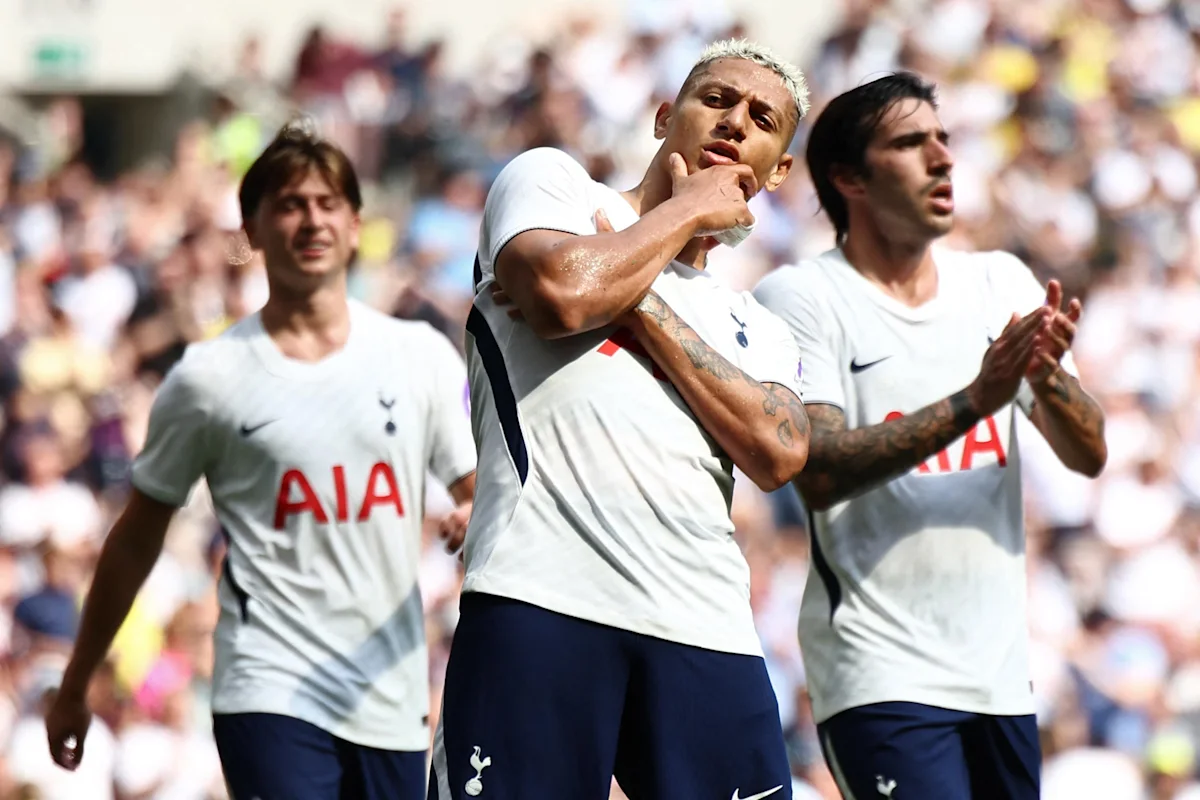 Yard Act-Auftritt in Tottenham Hotspur-Nachrichten erwähnt