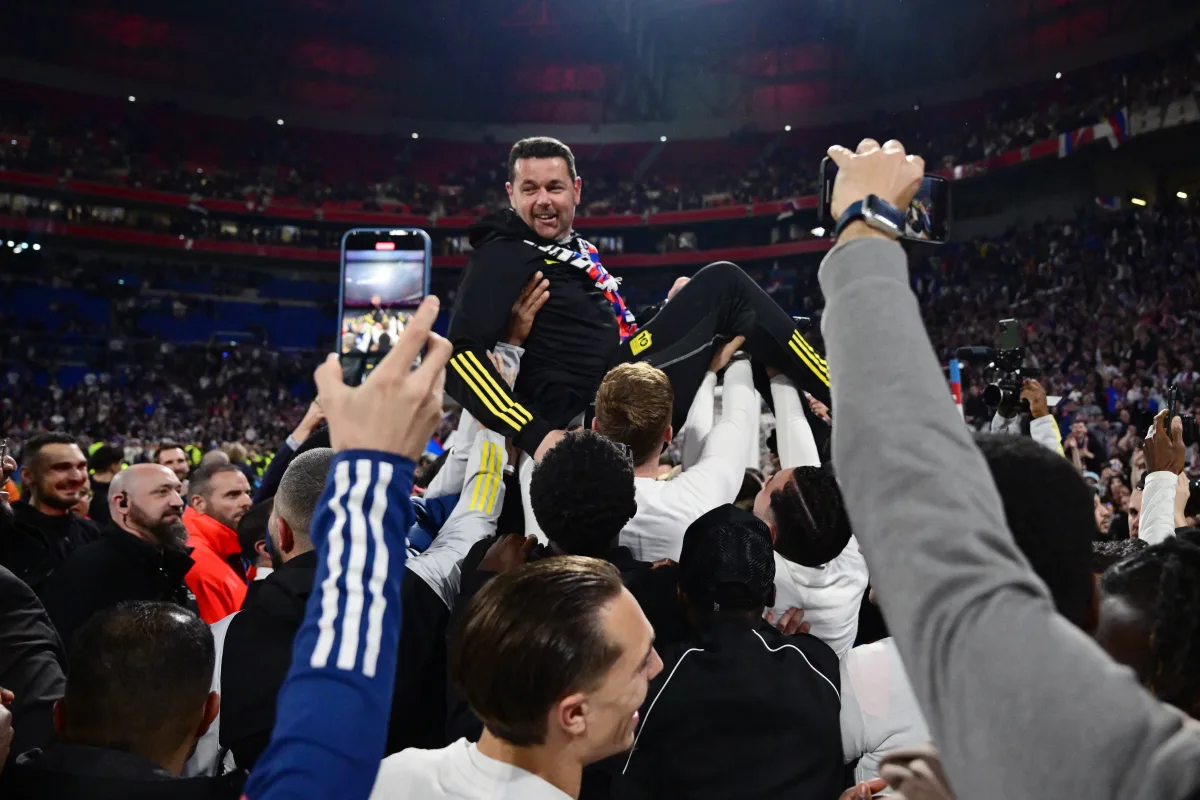 Crystal Palace Eyes Coaching Changes Amid Oliver Glasner Talks