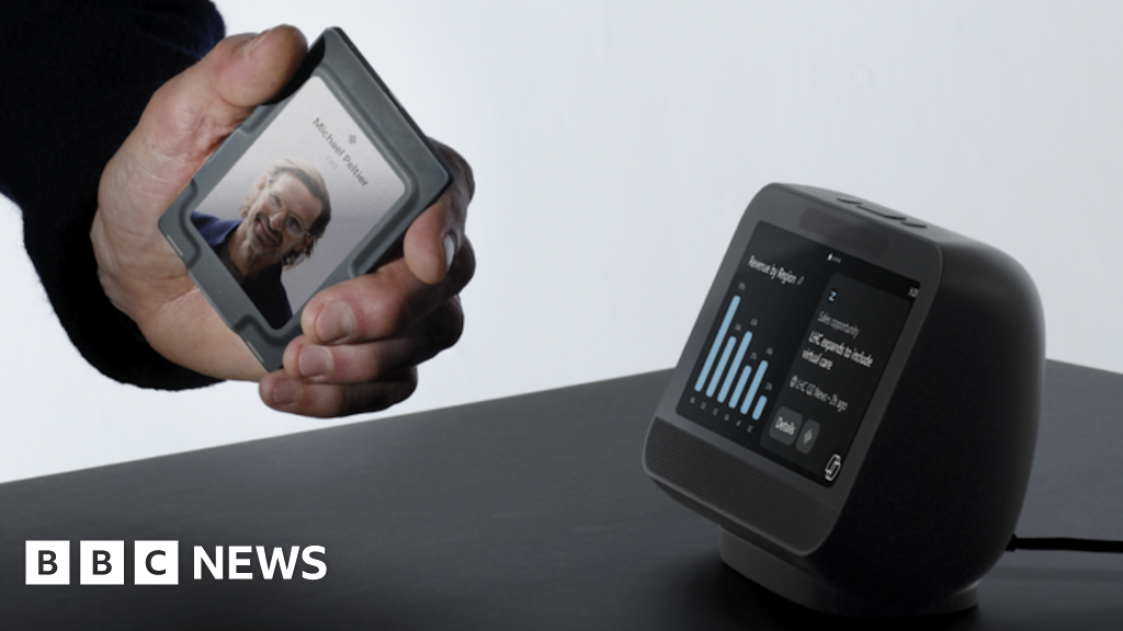 Microsoft Testing Wearable AI Gadget for Office Workers